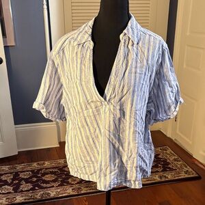 Universal Thread Light Blue and White Striped Short Sleeve Button-Down Shirt